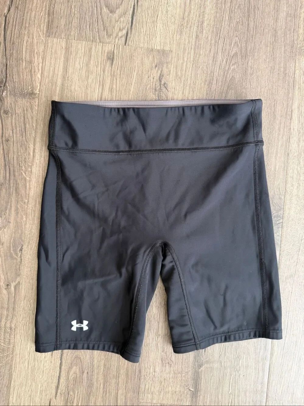 Under armour women’s compression shorts size Small